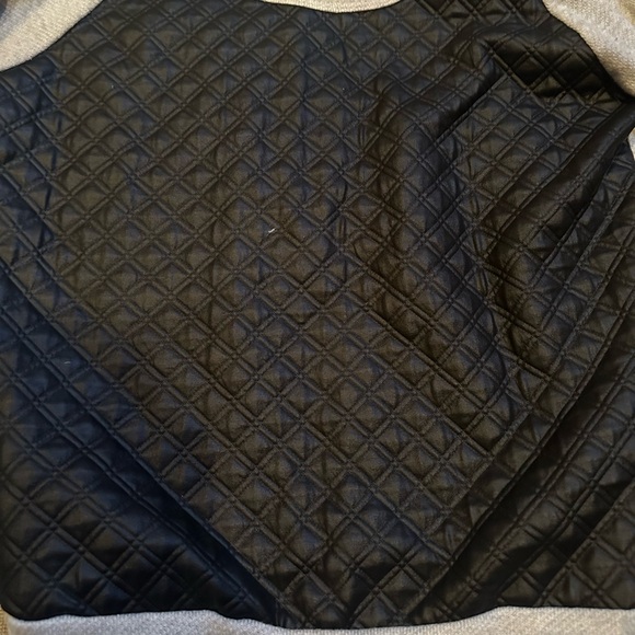 Gray and Black faux leather on front Quilted pattern Women's lightweight top XS - Picture 4 of 6